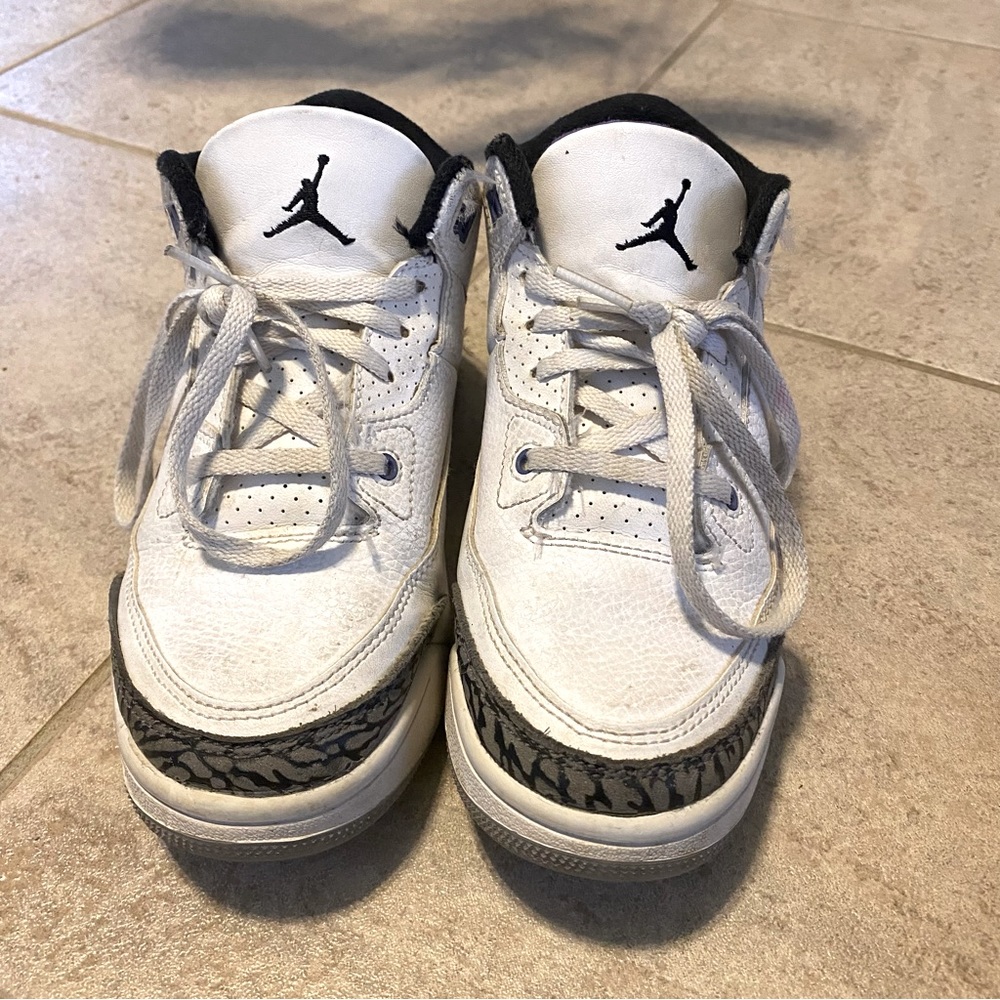 Jordan 3 Retro Dark Iris size 2 boys; white and purple with black/grey heel